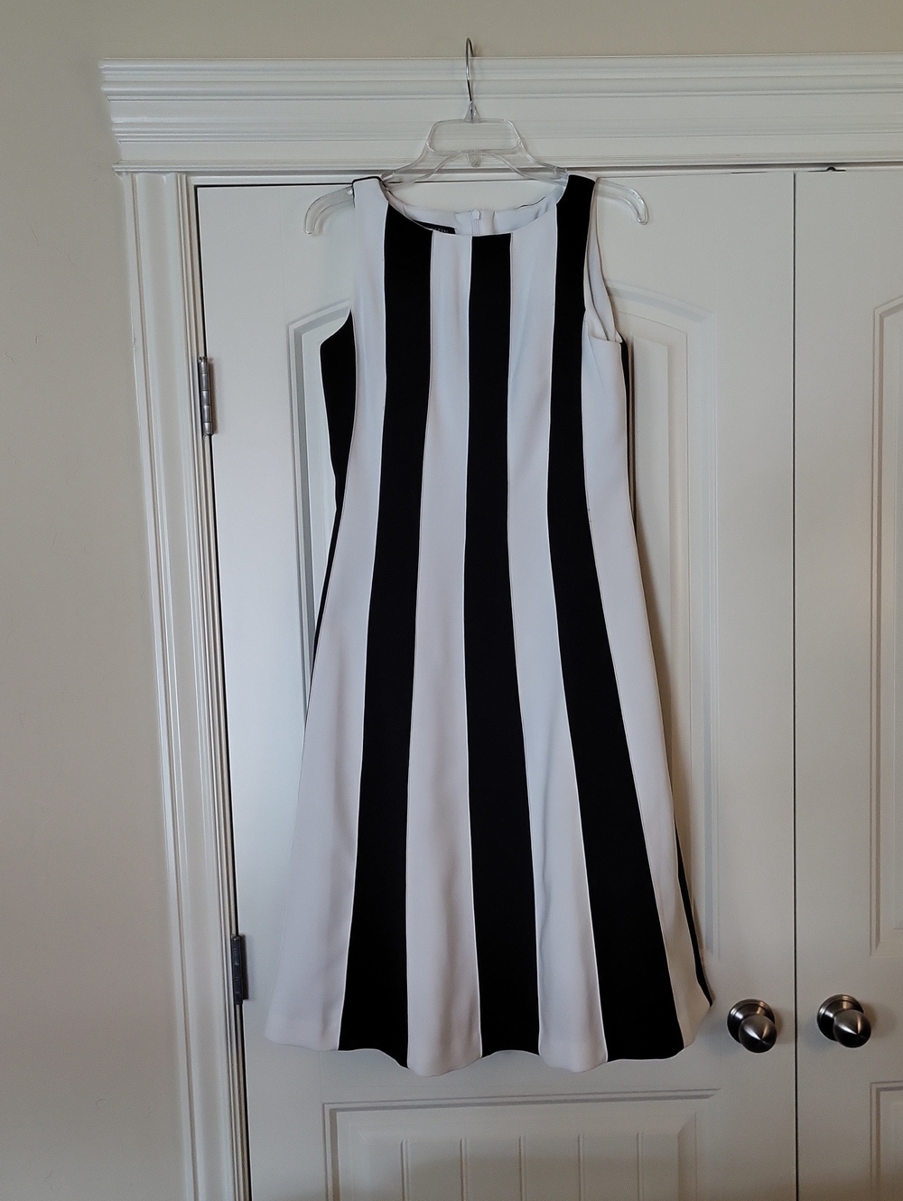 Beautiful Anne Klein Black & White Striped Sleeveless A-Line Dress